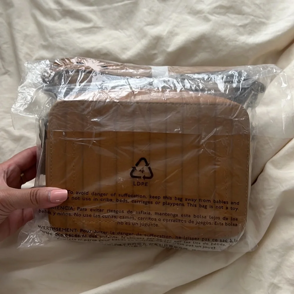 NWT Madewell camera bag pleated edition golden oak - Picture 2 of 3